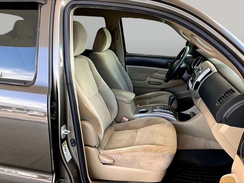 Used 2011 Toyota Tacoma PreRunner w/ SR5 Pkg #2 RWD image 8