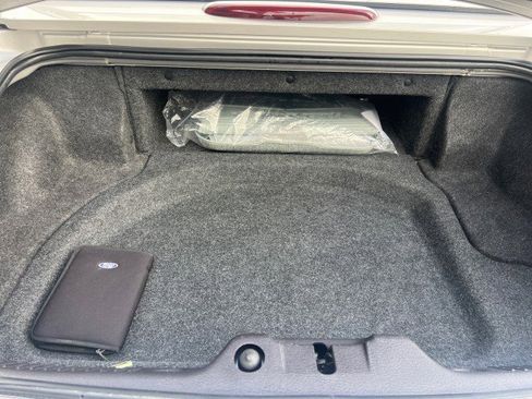 Used 2004 Ford Thunderbird image 33