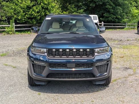 New 2026 Jeep Grand Cherokee Limited w/ Limited Altitude Package AWD/4WD image 8