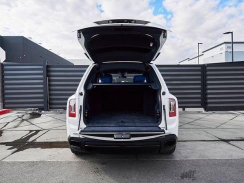 Used 2023 Rolls-Royce Cullinan Black Badge w/ Driver's Package image 17