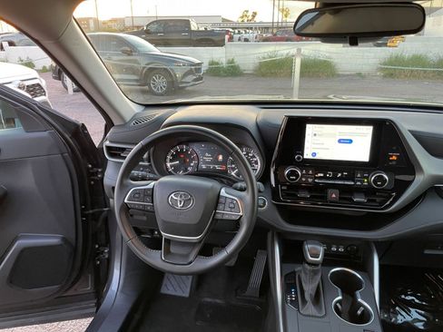 Used 2025 Toyota Highlander LE image 36