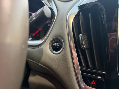 Used 2018 Chevrolet Traverse LT image 29