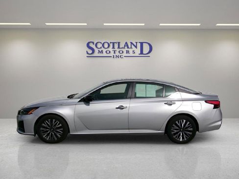 Used 2024 Nissan Altima 2.5 SV FWD image 1