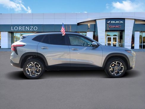 Used 2025 Chevrolet Trax LT w/ Driver Confidence Package image 4