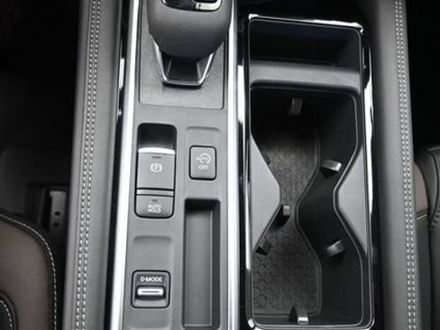 Used 2026 Nissan Pathfinder Platinum FWD image 39