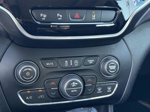 Used 2021 Jeep Cherokee Limited FWD image 21