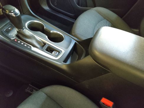 Used 2018 Chevrolet Equinox LT image 26