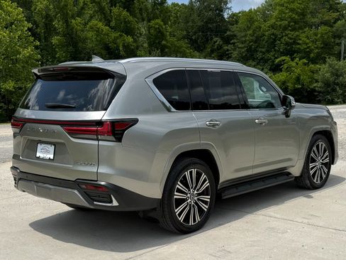 Used 2023 Lexus LX 600 4WD w/ Luxury Package image 3
