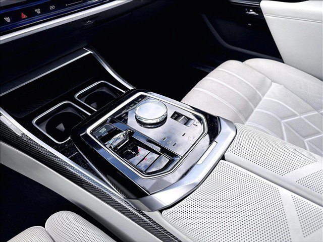 Certified 2023 BMW i7 xDrive60 AWD/4WD image 14