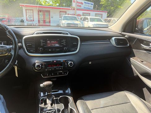 Used 2016 Kia Sorento EX FWD image 19