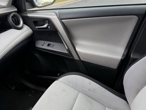 Used 2018 Toyota RAV4 XLE image 28