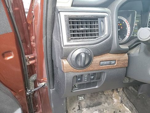 Used 2018 Nissan Titan Platinum Reserve w/ Platinum Utility Package image 34