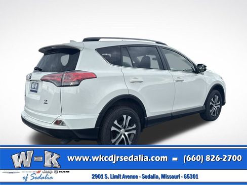 Used 2017 Toyota RAV4 LE AWD/4WD image 7