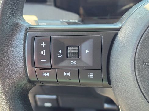 Used 2025 Nissan Kicks SV FWD image 17
