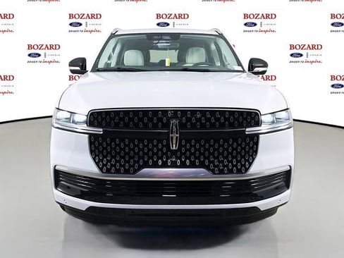 New 2026 Lincoln Navigator Reserve AWD/4WD image 3