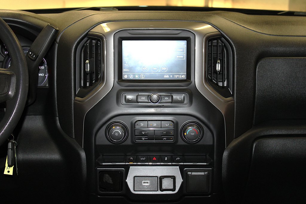 Used 2020 Chevrolet Silverado 1500 Custom w/ Custom Value Package AWD/4WD image 16