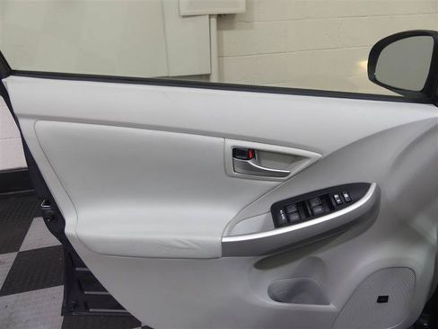 Used 2015 Toyota Prius Four FWD image 17