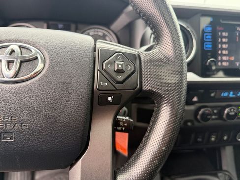 Used 2016 Toyota Tacoma TRD Off-Road w/ Premium & Technology Package AWD/4WD image 16