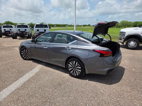 Used 2024 Nissan Altima 2.5 SV FWD image 25