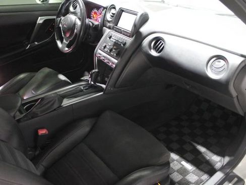 Used 2010 Nissan GT-R Premium image 6