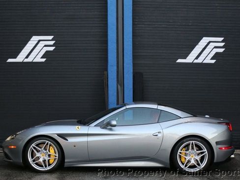 Used 2015 Ferrari California T image 2
