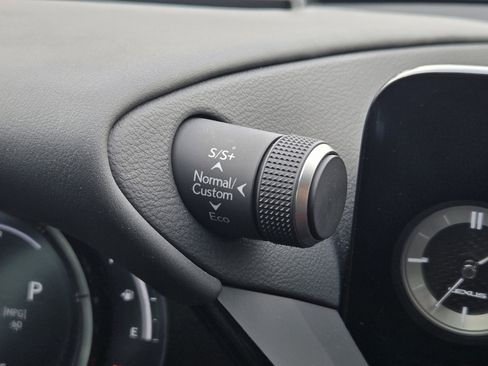 Used 2024 Lexus ES 350 w/ Premium Package image 32