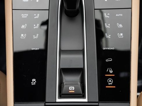 New 2025 Porsche Macan image 21