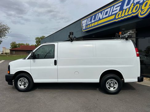 Used 2017 Chevrolet Express 2500 image 4