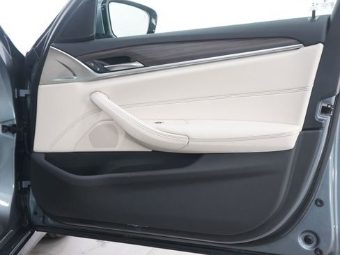 Used 2021 BMW 530i xDrive 530i xDrive w/ Convenience Package image 9