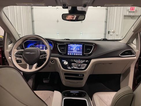 Used 2019 Chrysler Pacifica Limited w/ Tire & Wheel Group image 29
