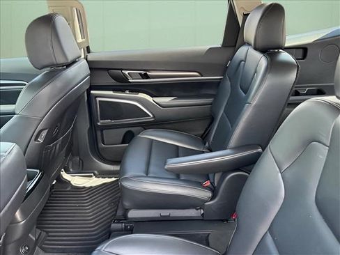 Used 2025 Kia Telluride S FWD image 10