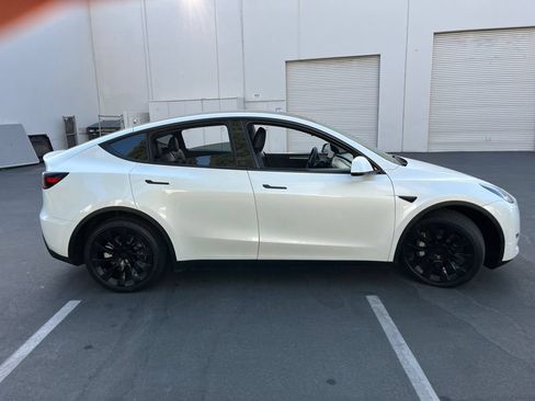 Used 2023 Tesla Model Y Long Range AWD/4WD image 7