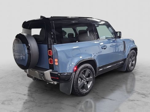 Used 2025 Land Rover Defender 90 X-Dynamic SE image 5