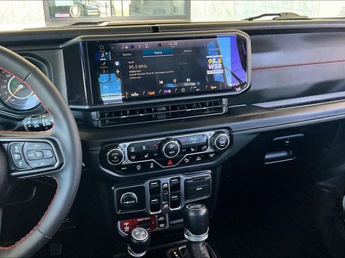 Used 2024 Jeep Wrangler Unlimited Rubicon image 6