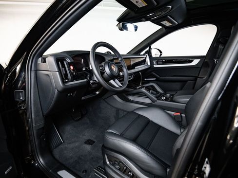 New 2026 Porsche Cayenne E-Hybrid Coupe AWD/4WD image 4