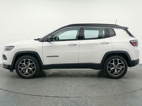 Used 2025 Jeep Compass Limited image 5