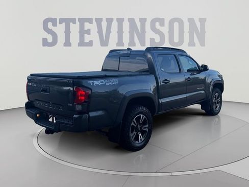 Used 2018 Toyota Tacoma TRD Sport w/ Technology Package AWD/4WD image 5