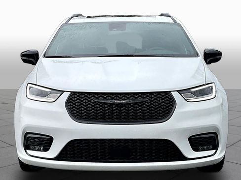 Used 2024 Chrysler Pacifica Premium FWD image 4