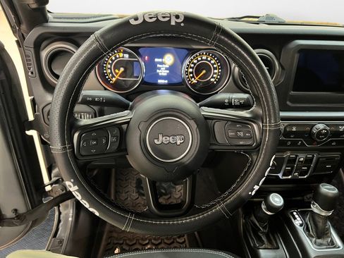 Used 2021 Jeep Gladiator Sport image 13