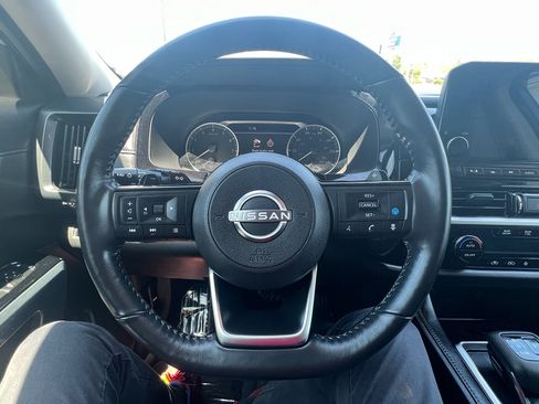 Used 2025 Nissan Pathfinder SL FWD image 24