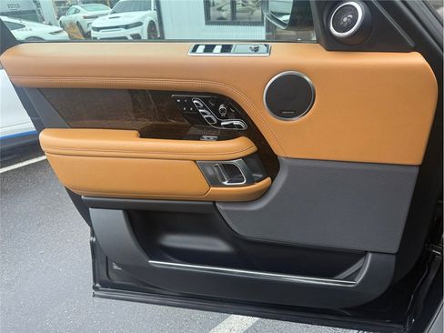 Used 2019 Land Rover Range Rover Autobiography image 27