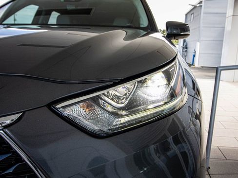 Used 2023 Toyota Highlander Limited image 9