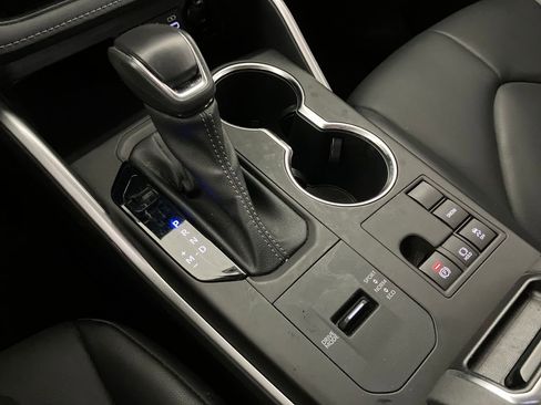 Used 2023 Toyota Highlander L image 26