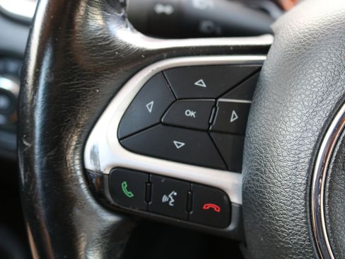 Used 2018 Jeep Renegade Latitude w/ UConnect 8.4 Nav Group image 22