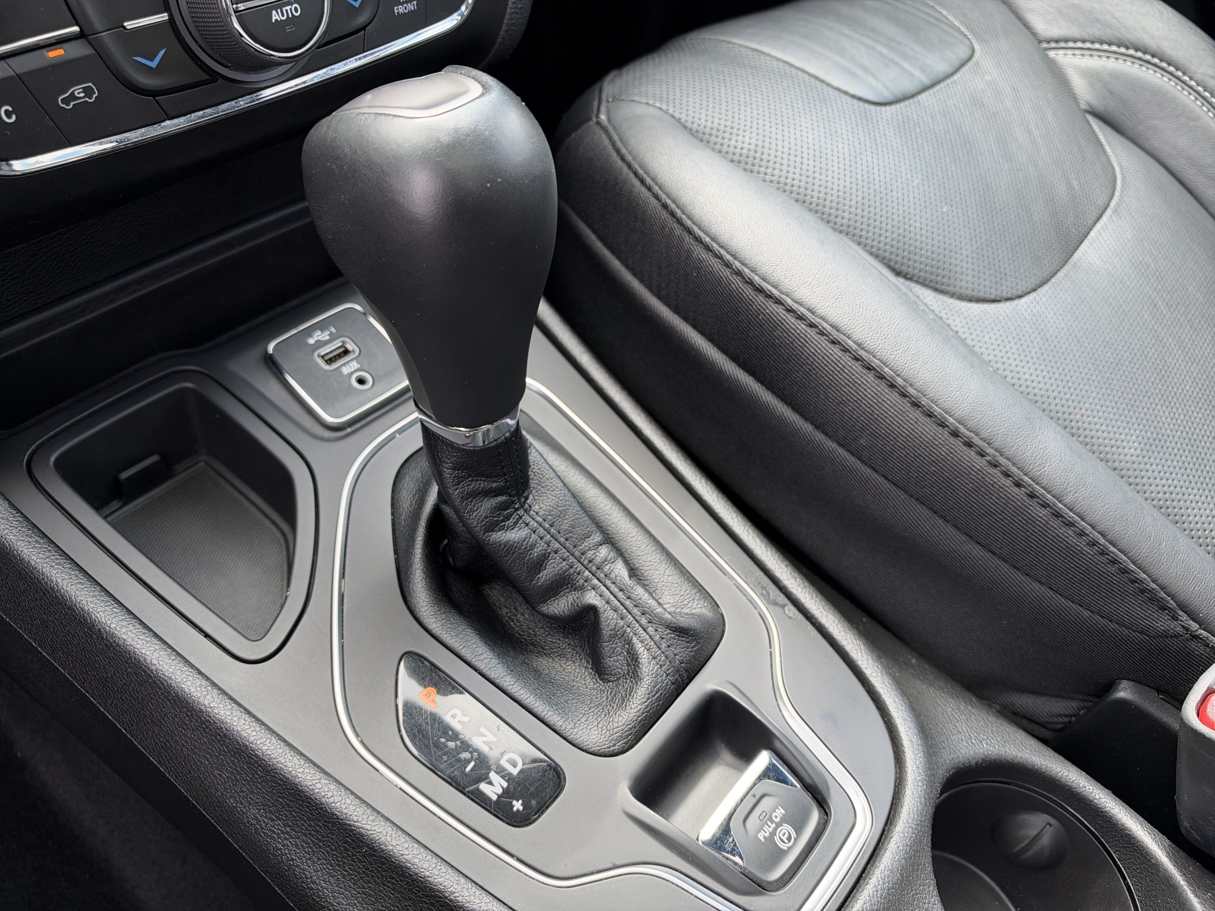Used 2021 Jeep Cherokee Latitude Lux 80th Anniv w/ Quick Order Package 26U 80TH FWD image 38