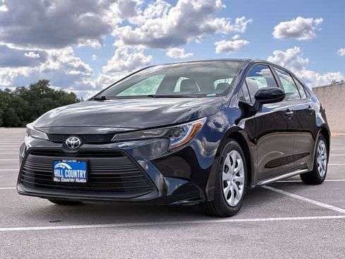 Used 2023 Toyota Corolla LE FWD image 11