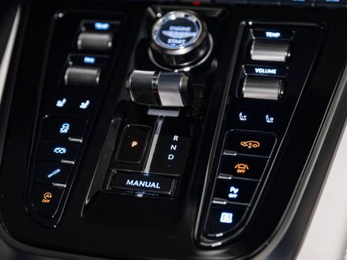 Used 2025 Aston Martin DBX 707 image 34