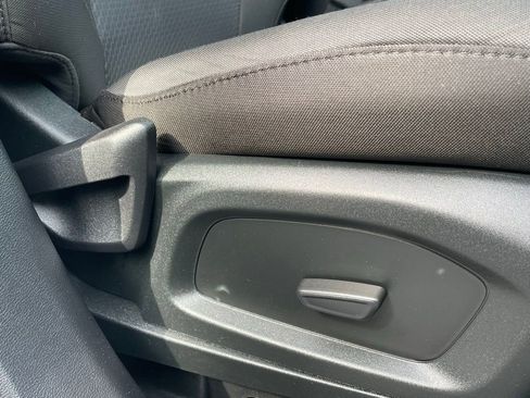 Used 2022 Ford Explorer XLT image 13