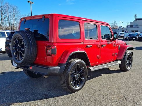 Used 2025 Jeep Wrangler Unlimited Sahara image 25