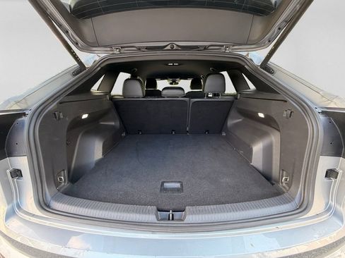 Used 2024 Volkswagen Atlas Cross Sport SE FWD image 30